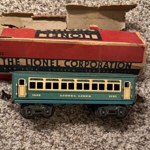 Lionel Lines Vintage Pre-War O Gauge Train Car 1692 with pieces of Box